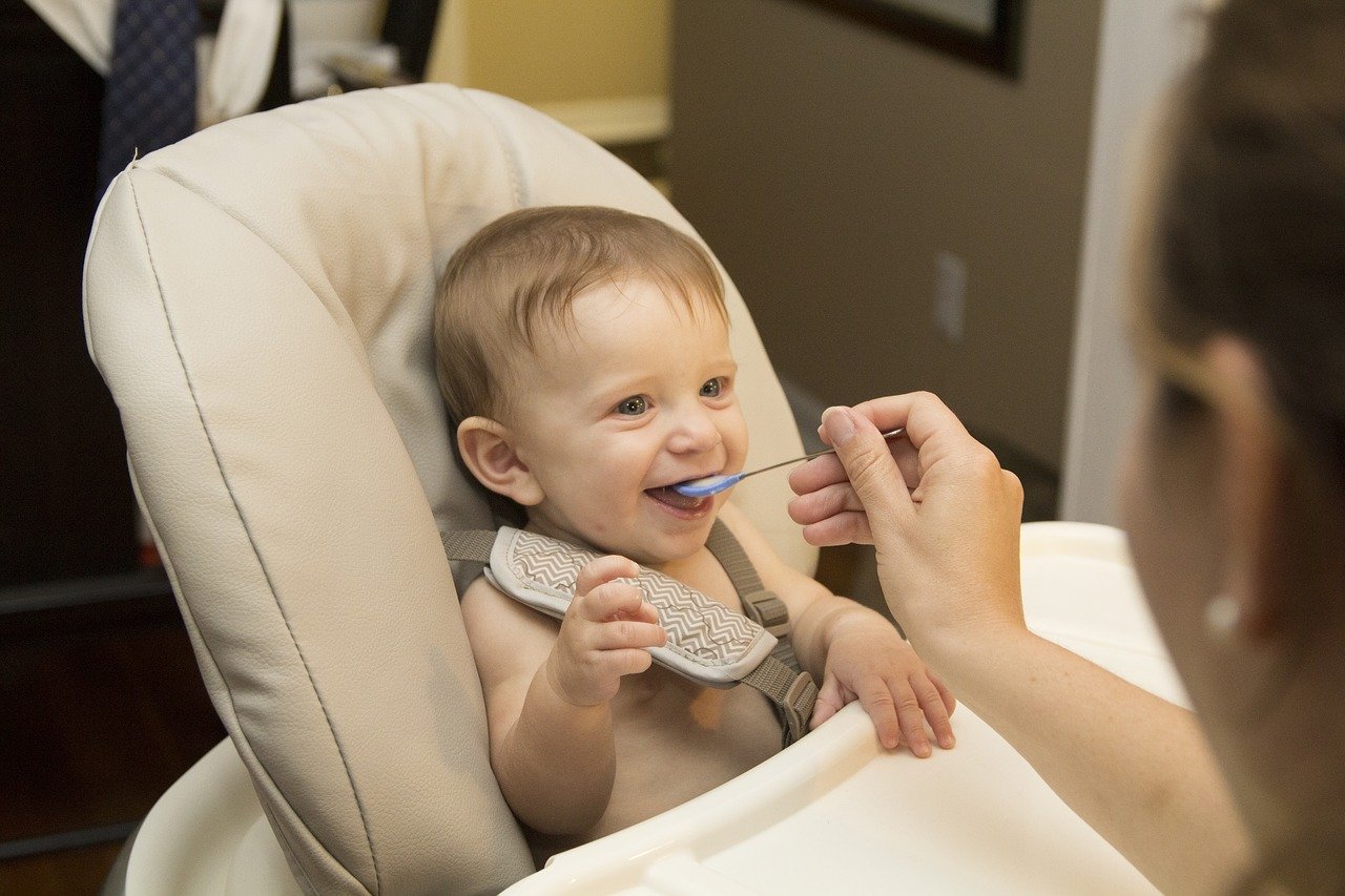 5 Ways To Make Mealtimes With A Baby Easier Momist