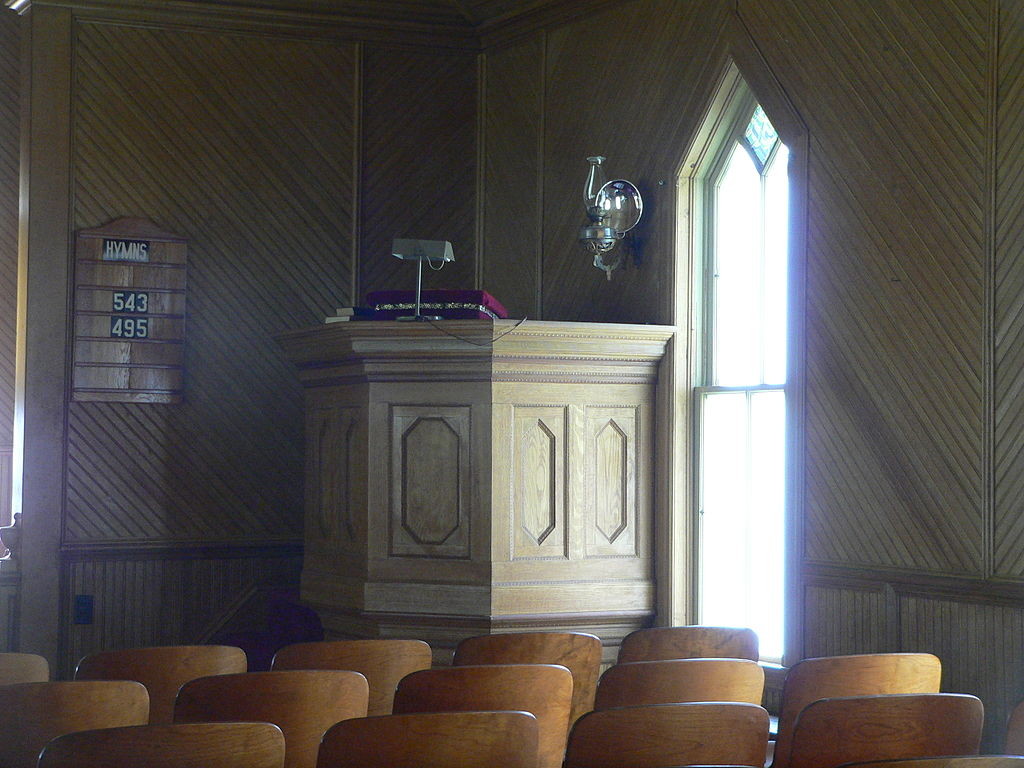 1024px-Dannevirke_church_interior_pulpit